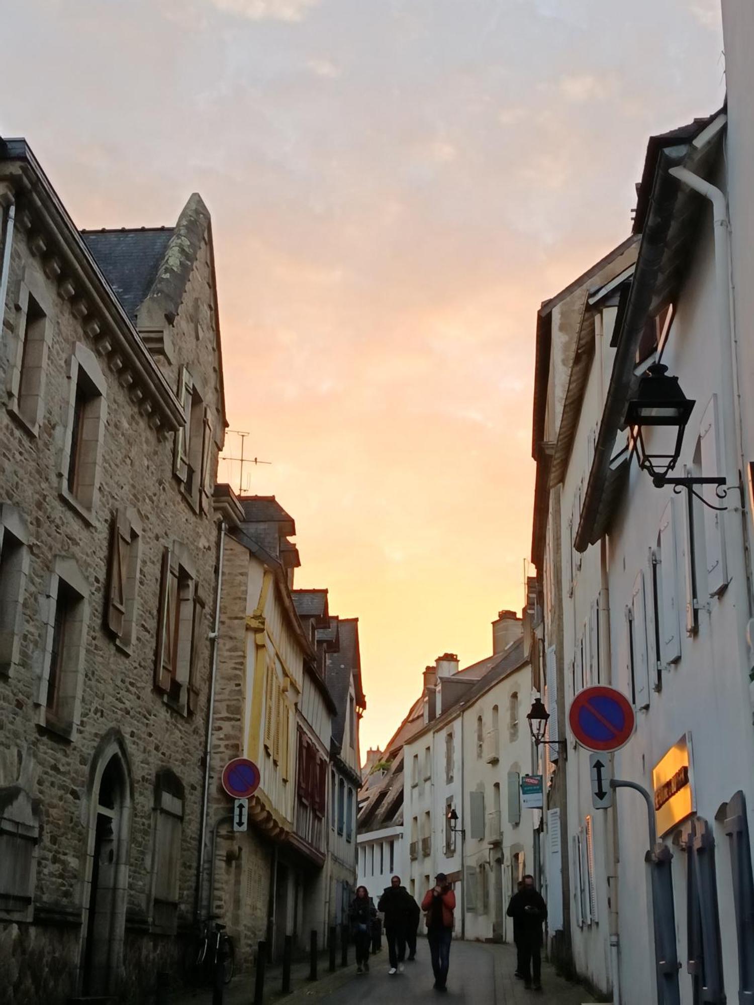 Au Centre De Vannes Eksteriør billede